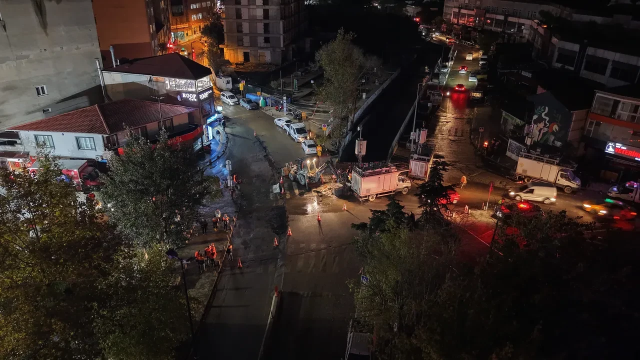 Ayazağa'da selin izleri siliniyor: Yıkım çalışmasında son durum görüntülendi