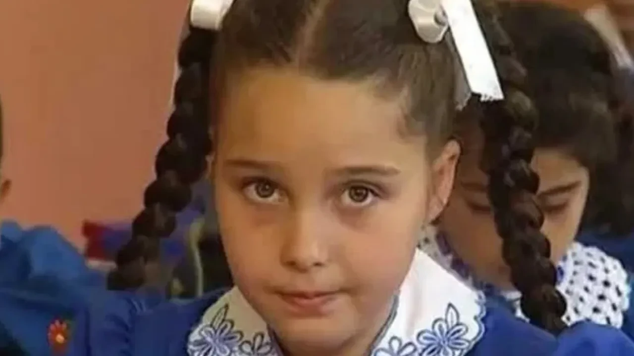 Bir dönemin Bücür Cadısı Merve Erdoğan'ın kızı Zehra Mercan büyüdü! Annesine benzerliğiyle şaşırttı