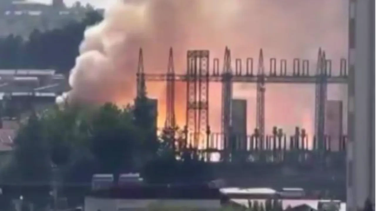 Diyarbakır’da trafo bomba gibi patladı: 80 bin ev ve iş yeri karanlıkta kaldı