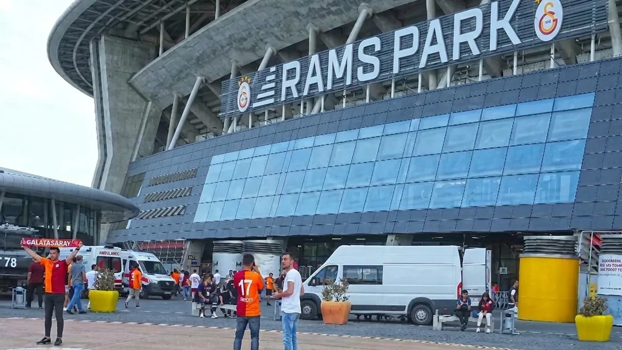 Galatasaray'ın stadı Rams Park'ta toprak kayması ve çatlaklar mı oluştu? İnceleme sonrası açıklama geldi