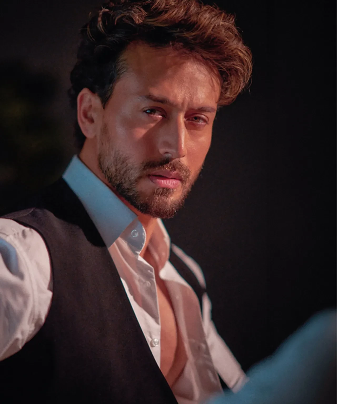 Hindistan'da oyuncu Tiger Shroff’un aracına silahlı saldırı