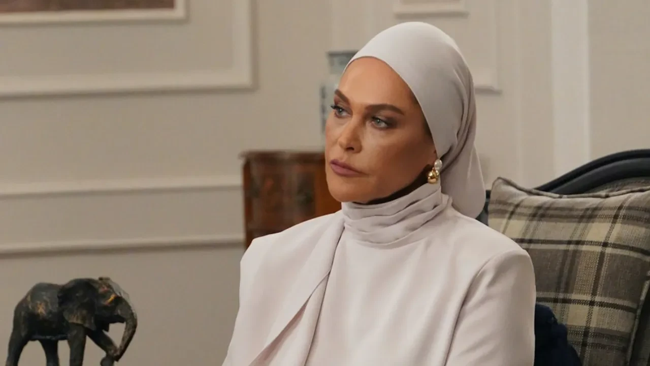 Hülya Avşar'dan televizyon sektörüne sert sözler! "Fırsat vermiyorlar"