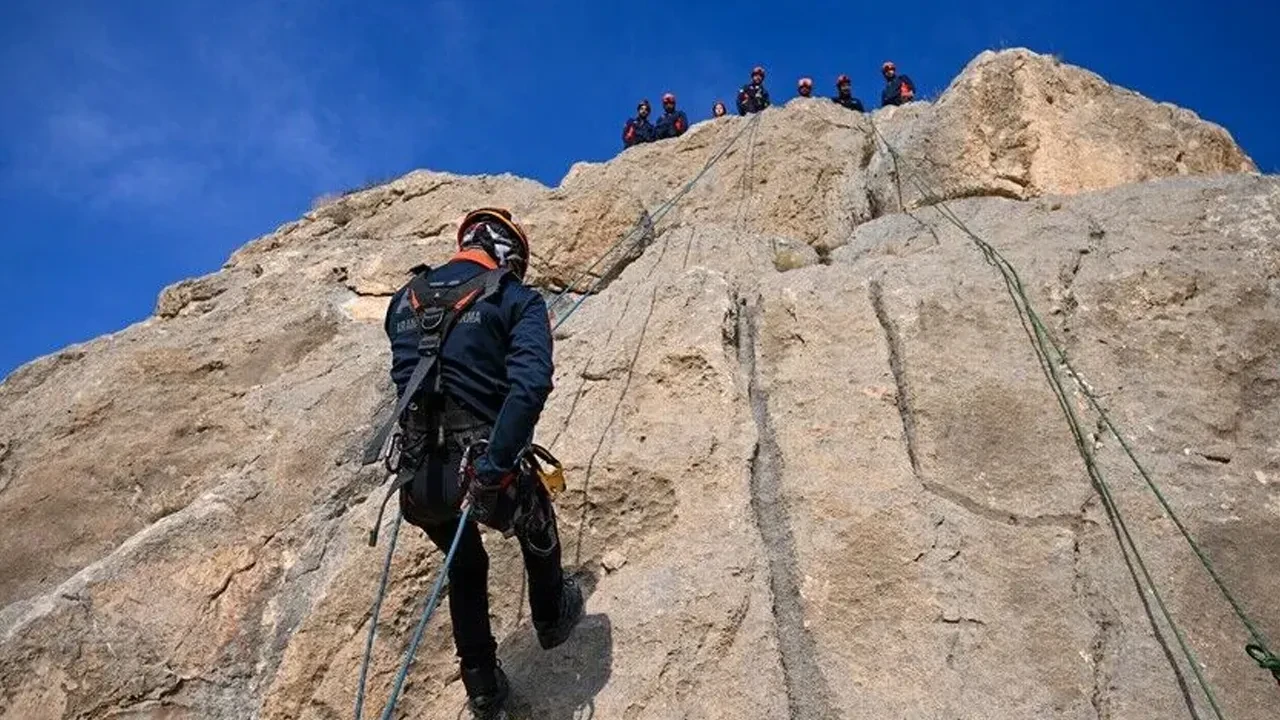 Isparta Yazılı Kanyon'da 14 kişilik İHH ekibi kayboldu! Eğitim sırasında 1 kişi hayatını kaybetti