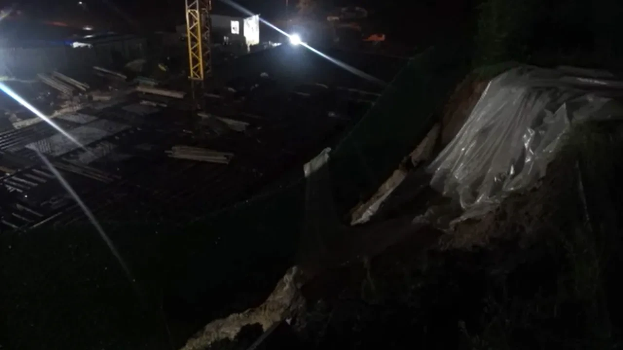 İstanbul'da sağanak sele dönüştü! Pendik'te suya kapılan otomobildeki 2 kişi kayıp