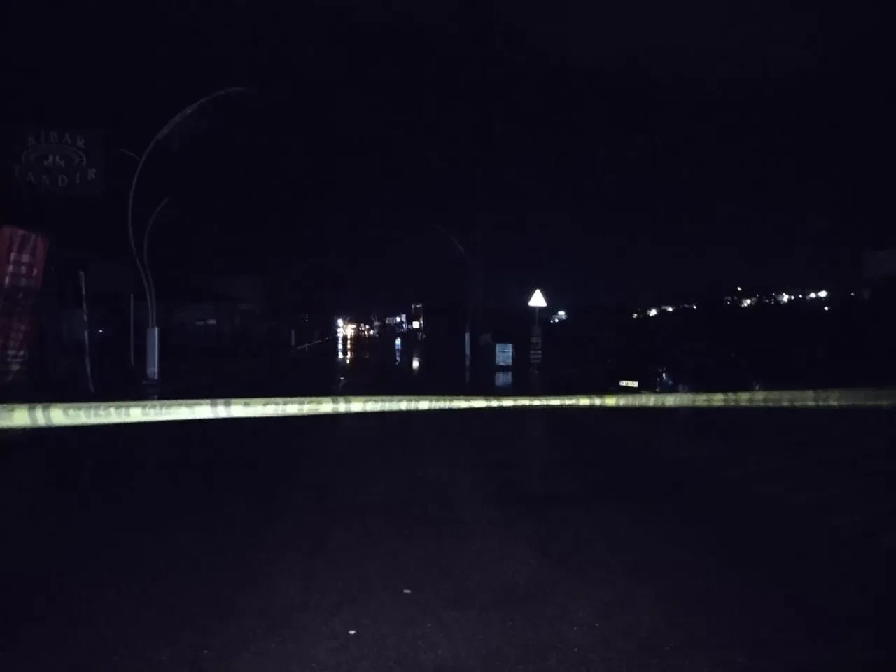 İstanbul'da sağanak sele dönüştü! Pendik'te suya kapılan otomobildeki 2 kişi kayıp