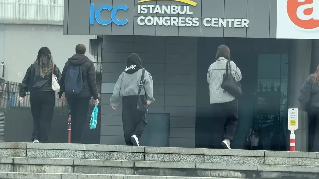 İstanbul'daki Unreal x Jeton konserinde fenalaşan 3 kişiden 2'si hayatını kaybetti