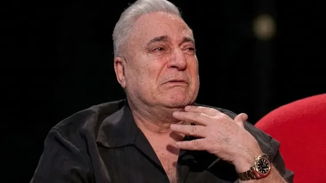 Mehmet Ali Erbil'den annesi ve babası hakkında yürek burkan sözler! Gözyaşlarına hakim olamadı