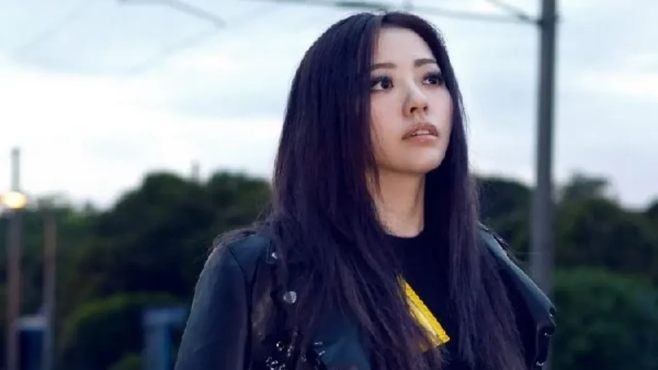 Şarkıcı Jane Zhang’ın doğum günü konserinde panik! 2 metrelik düşüş korkuttu