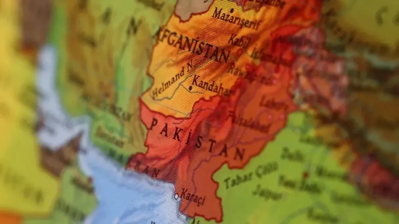 Sınırda sıcak çatışma! Pakistan-Afganistan savaşı yeniden alevlendi