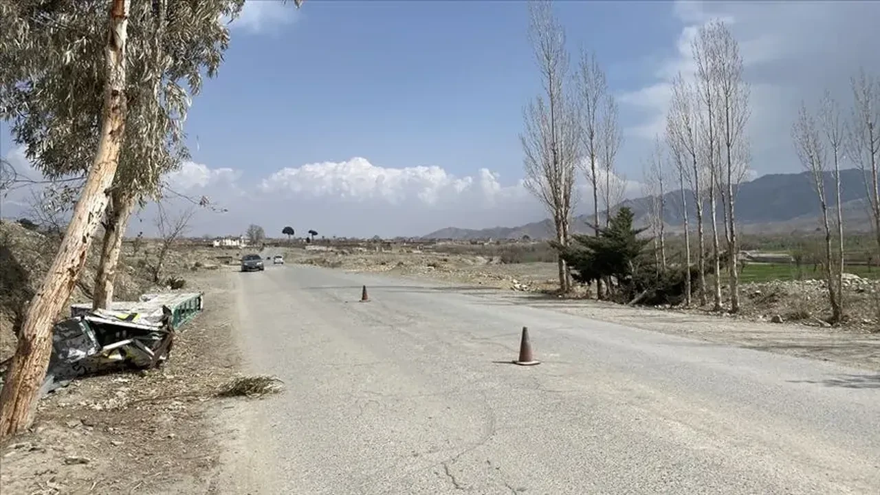 Sınırda sıcak çatışma! Pakistan-Afganistan savaşı yeniden alevlendi