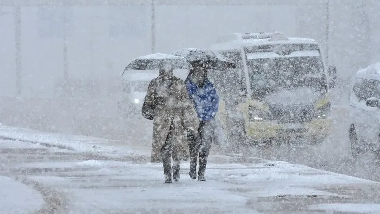 Türkiye'yi nasıl bir kış bekliyor? Sele neden olacak sağanaklar ve şiddetli kar yağışı için uyarı