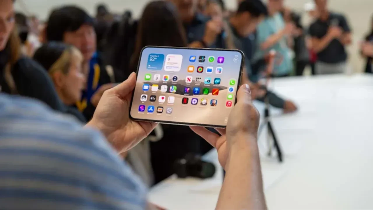 230 bin liralık iPhone Duo satışa çıkmadan tükendi! Mağazalarda stok sorunu yaşanıyor