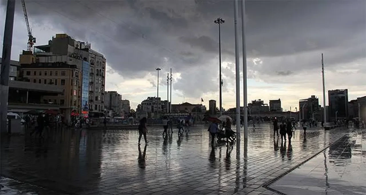 AKOM tarih verip uyardı: İstanbul'da yağışlar yeniden başlıyor