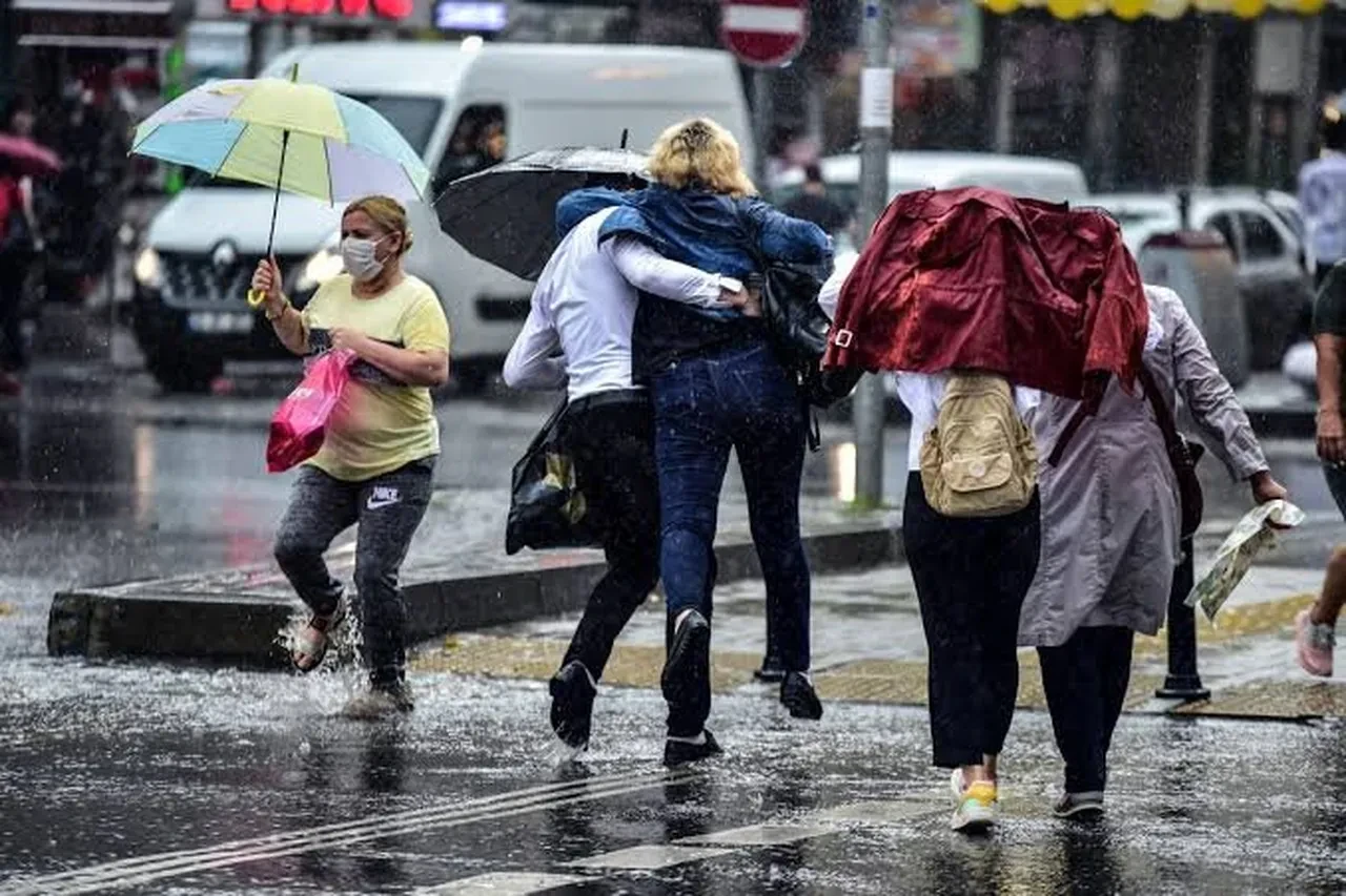AKOM tarih verip uyardı: İstanbul'da yağışlar yeniden başlıyor