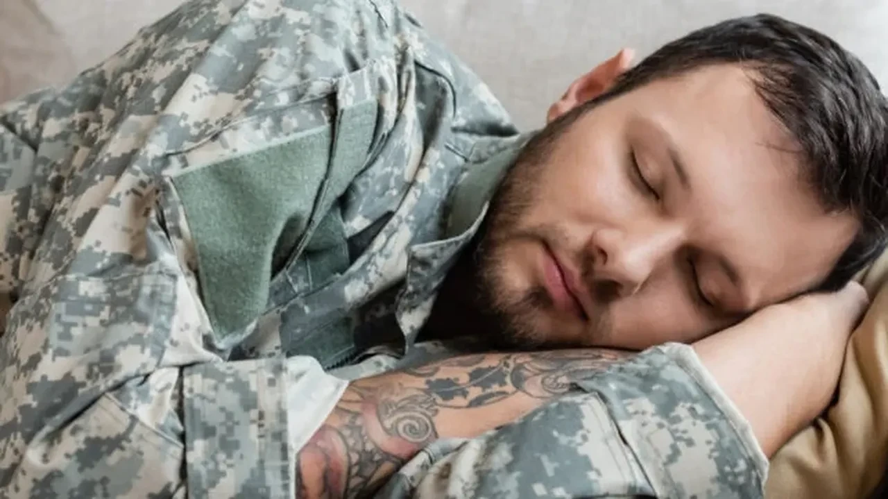 Askerlerin uykuya dalmak için kullandığı taktik! 3 adımda uygulanıyor, 2 dakikada etki ediyor