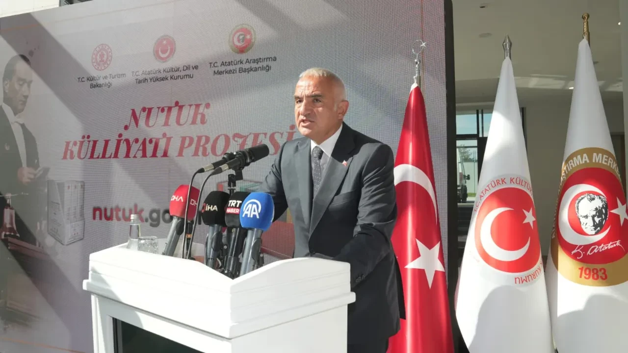 Bakan Ersoy duyurdu! Nutuk sekiz dilde dünyaya ulaşacak 