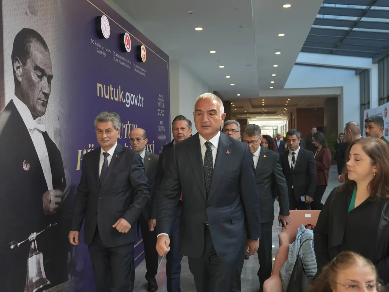 Bakan Ersoy duyurdu! Nutuk sekiz dilde dünyaya ulaşacak