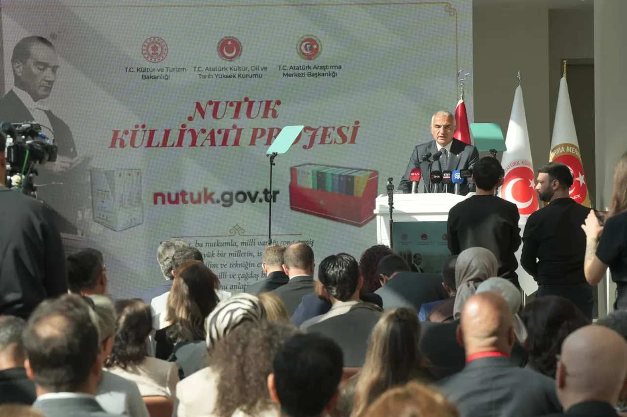 Bakan Ersoy duyurdu! Nutuk sekiz dilde dünyaya ulaşacak