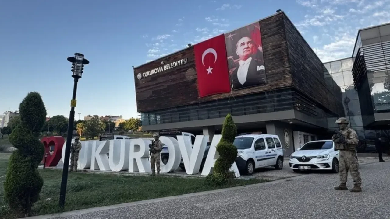 Çukurova Belediyesi soruşturmasında yeni gelişme: Tufanbeyli Belediye Başkanının kızı ve 'ATM Memurları' gözaltına alındı