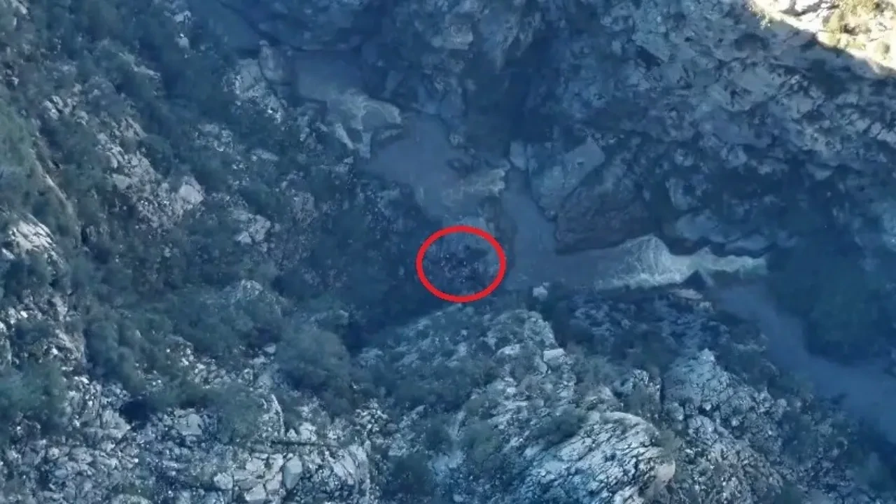 Filmleri aratmayan kurtarma operasyonu! Dağcılar dron kamerasıyla böyle bulundu
