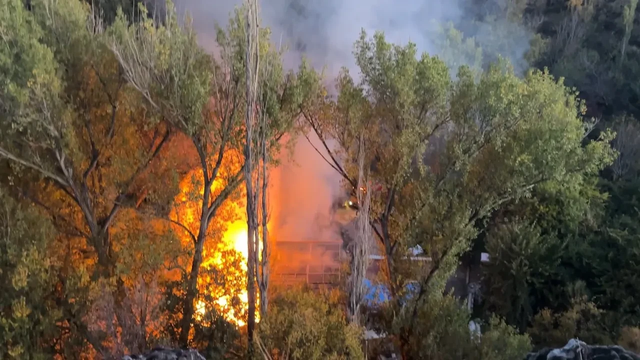 Nevşehir'deki yangında piknik tüpü bomba gibi patladı: O anlar kamerada