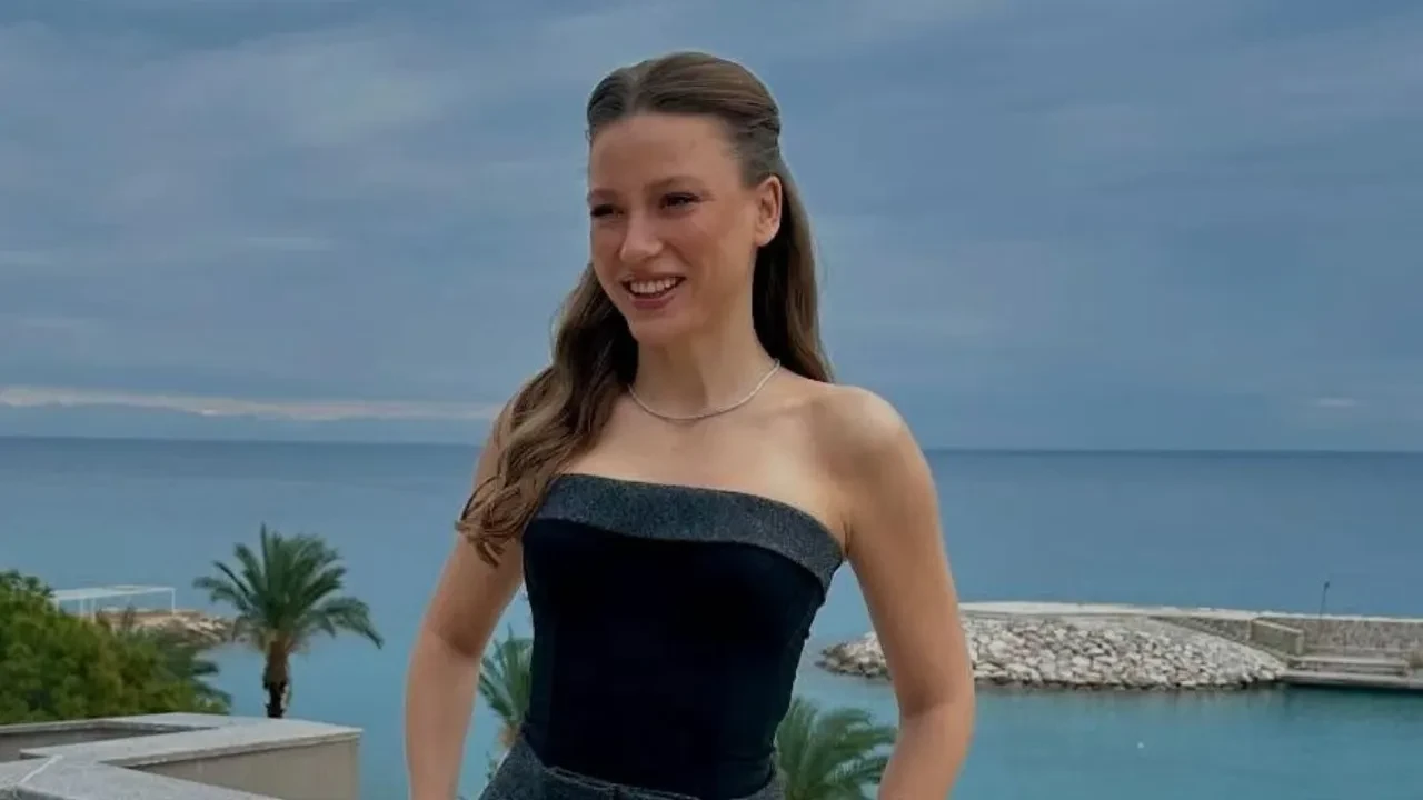 Serenay Sarıkaya’ya restoranda sürpriz not! Masasına gelen mesaj şaşırttı