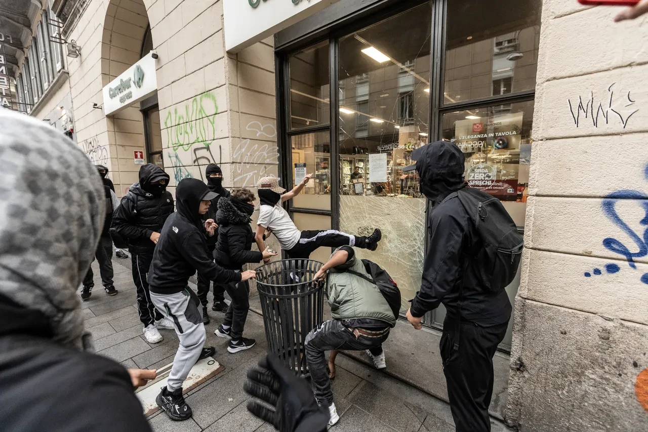 Şiddet olayları İtalya Milano'ya sıçradı! Bir adam yağmacıları tek başına bertaraf etti 