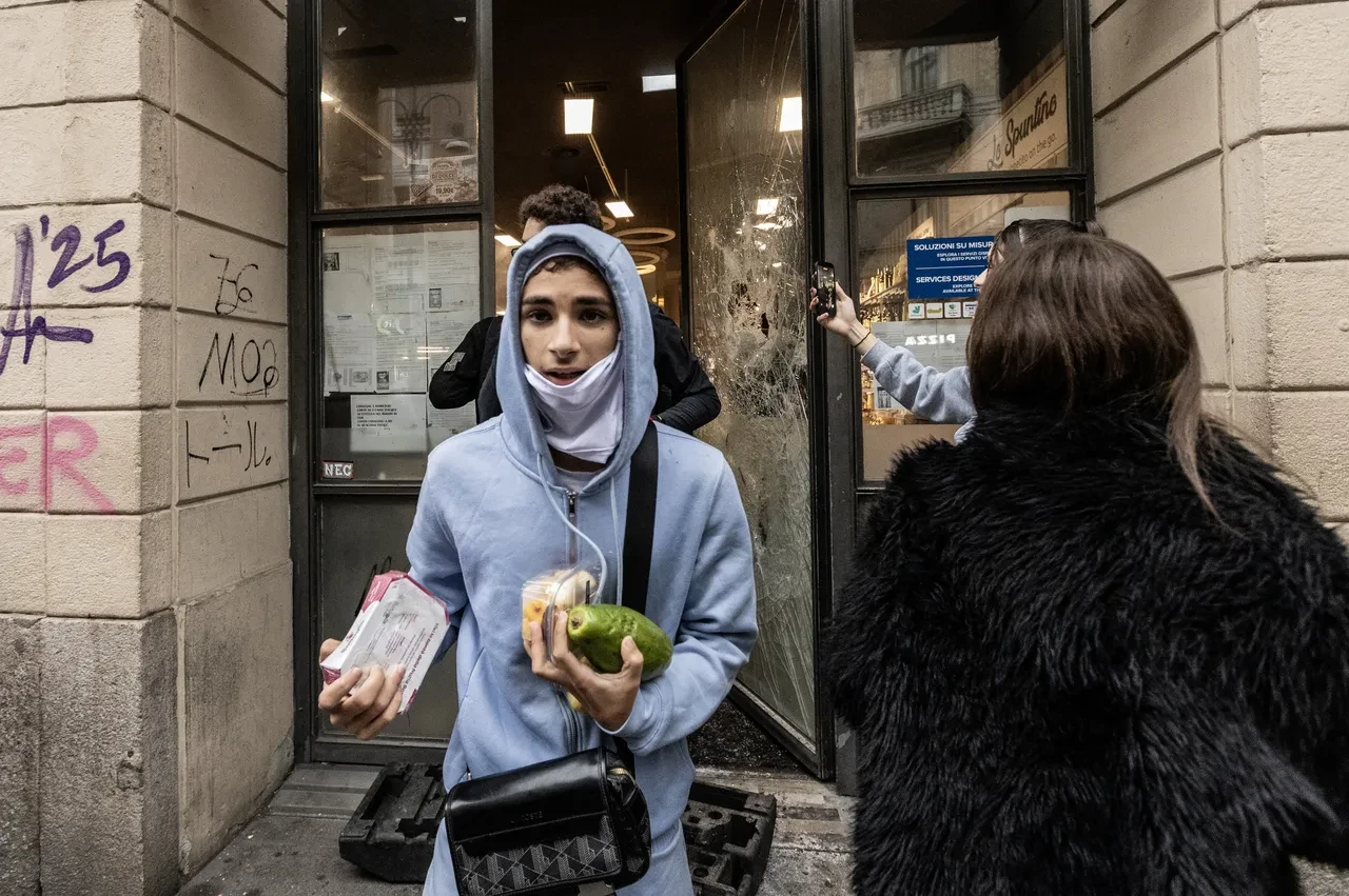 Şiddet olayları İtalya Milano'ya sıçradı! Bir adam yağmacıları tek başına bertaraf etti 