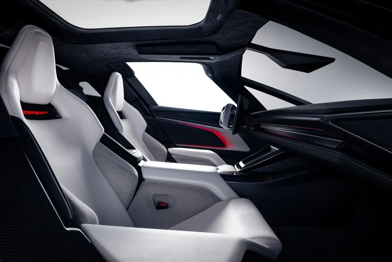 Tesla'nın uçan Roadster aracı belirsizliğe girdi! Araç hiç teslim edilmeyebilir