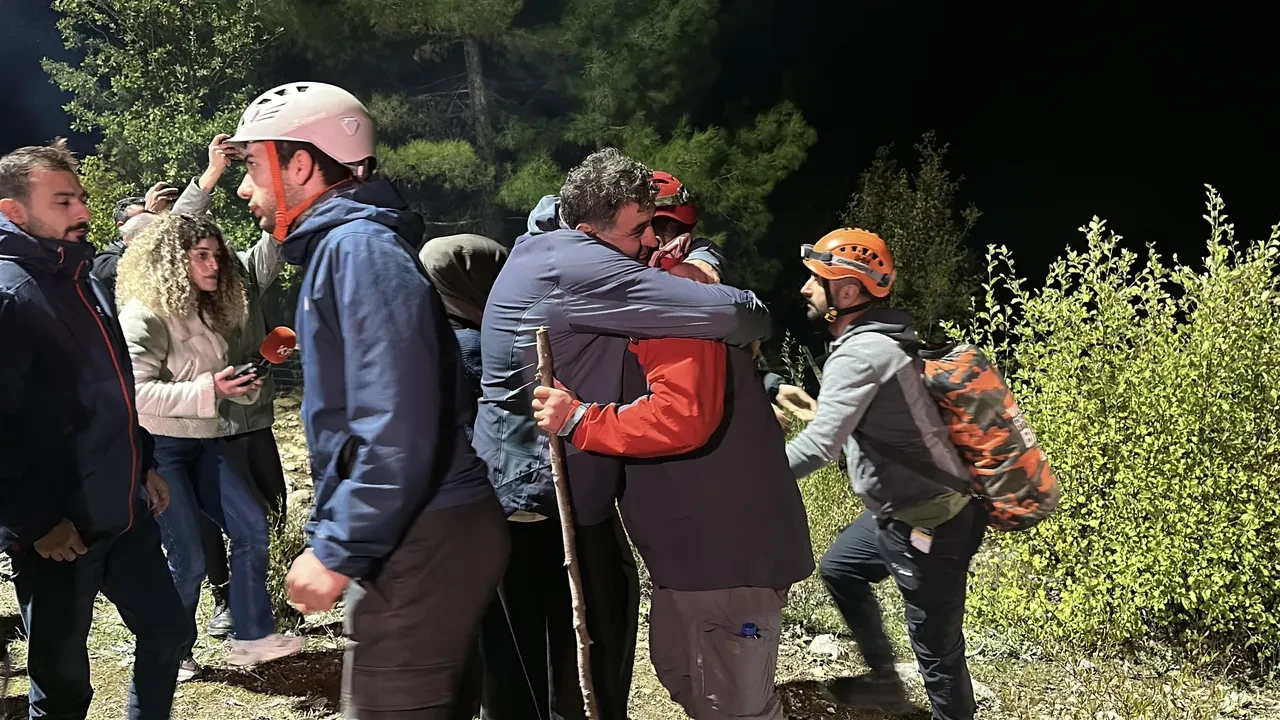 Yazılı Kanyon'da acı kaybın ardından 10 gönüllü kurtarıldı