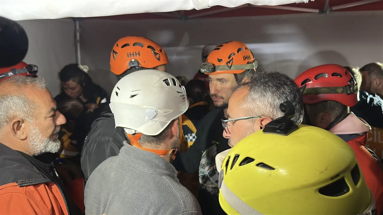 Yazılı Kanyon'da acı kaybın ardından 10 gönüllü kurtarıldı