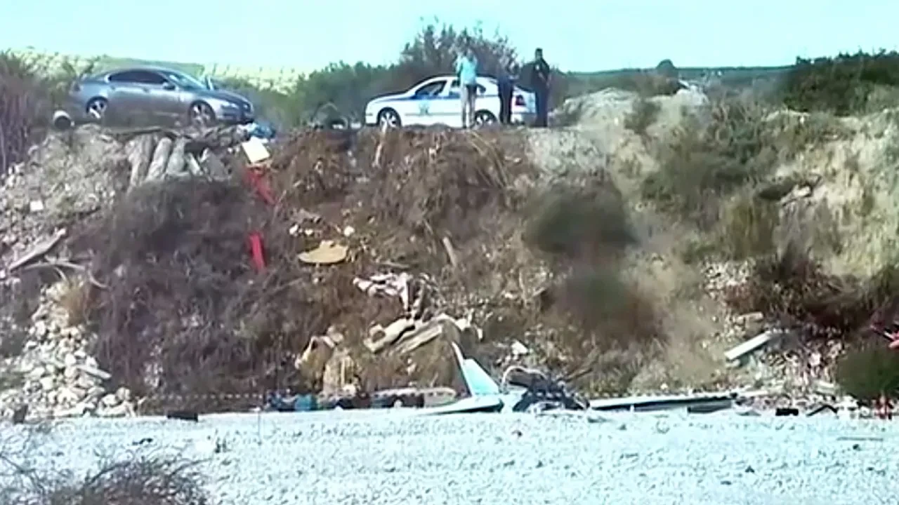Yunanistan'da küçük uçak düştü: Pilot ve yolcu öldü