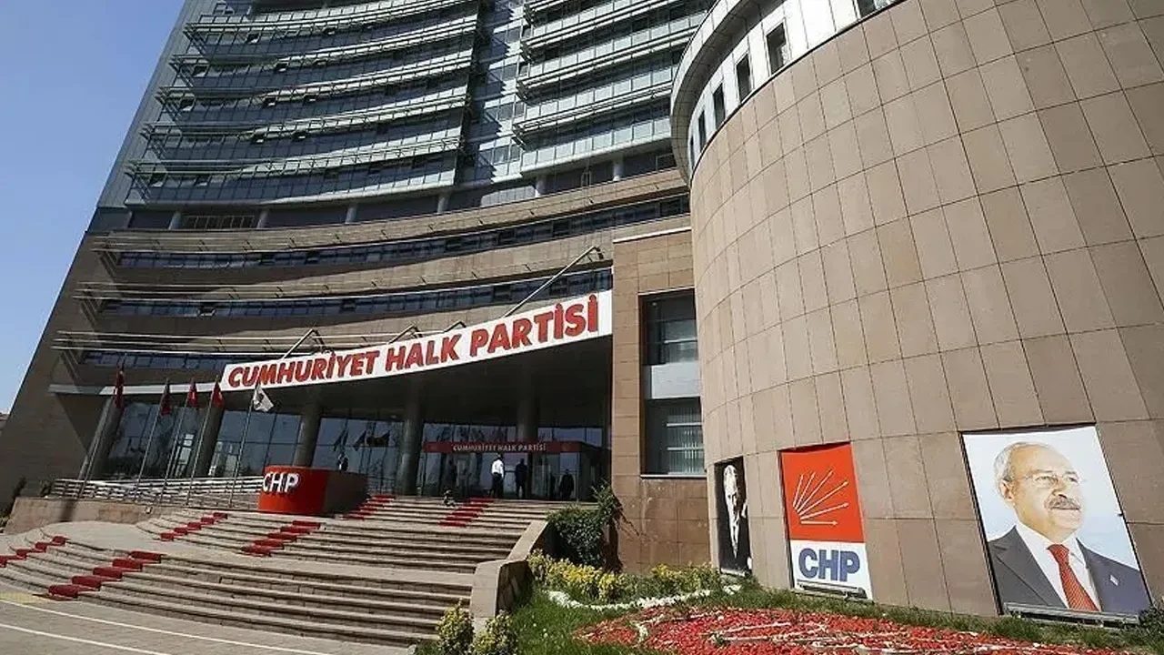 CHP'de sular durulmuyor! Bir belediye başkanı daha istifa etti