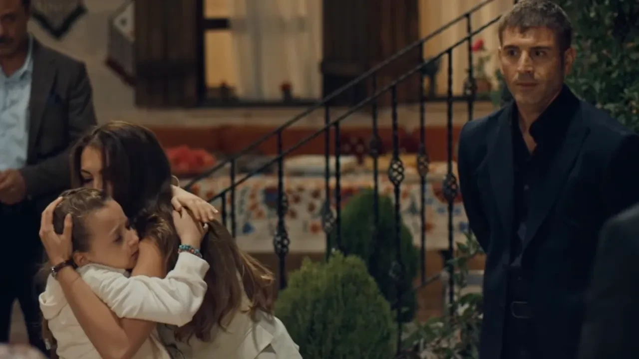 Cihangir Ceyhan'ın yeni dizisi beğeni topladı! Anne Yarısı hangi gün, oyuncu kadrosunda kimler var?