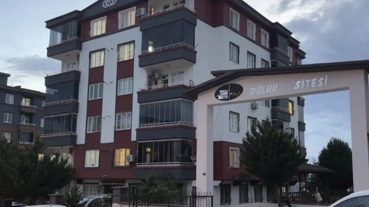 Gaziantep'te aile faciası: Anne, baba ve çocuk pencereden atladı