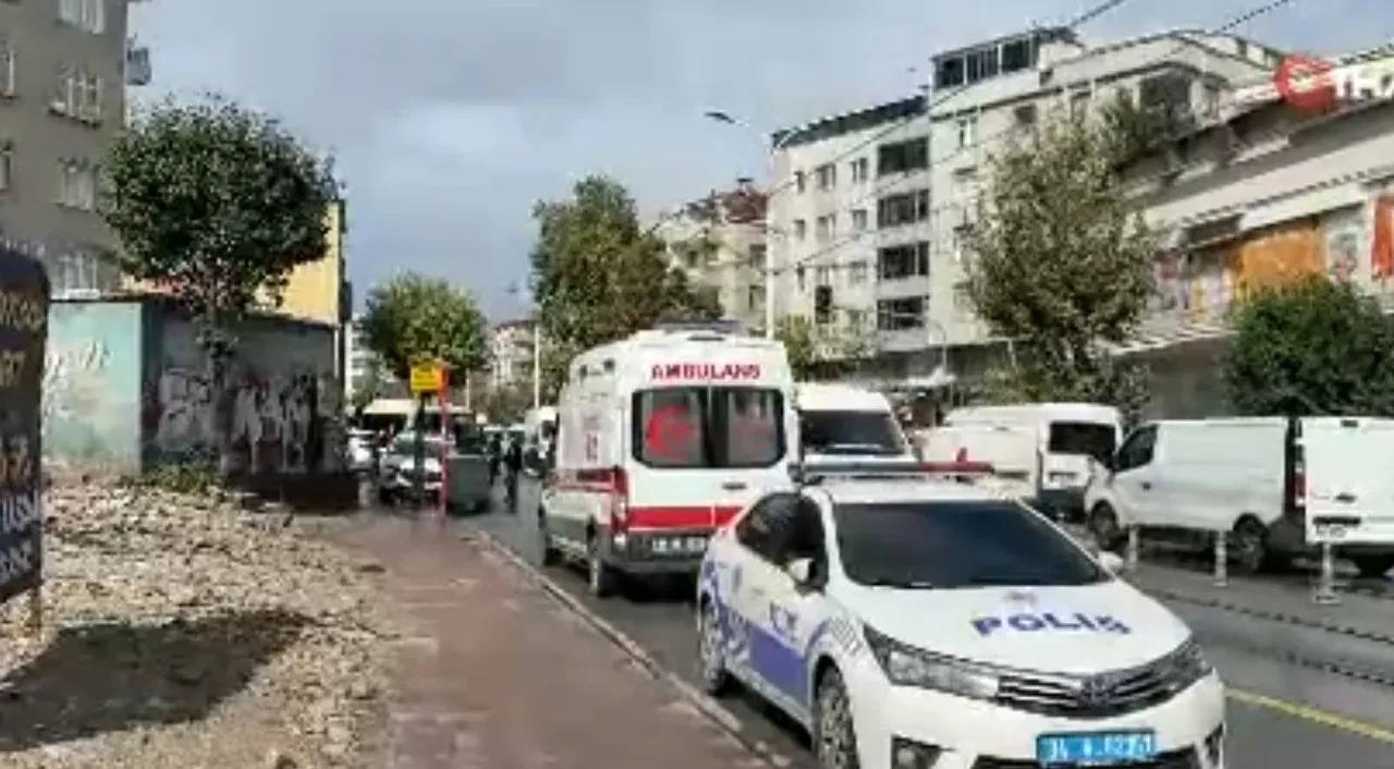 İstanbul'da tramvay minibüsle çarpıştı: Yaralılar var