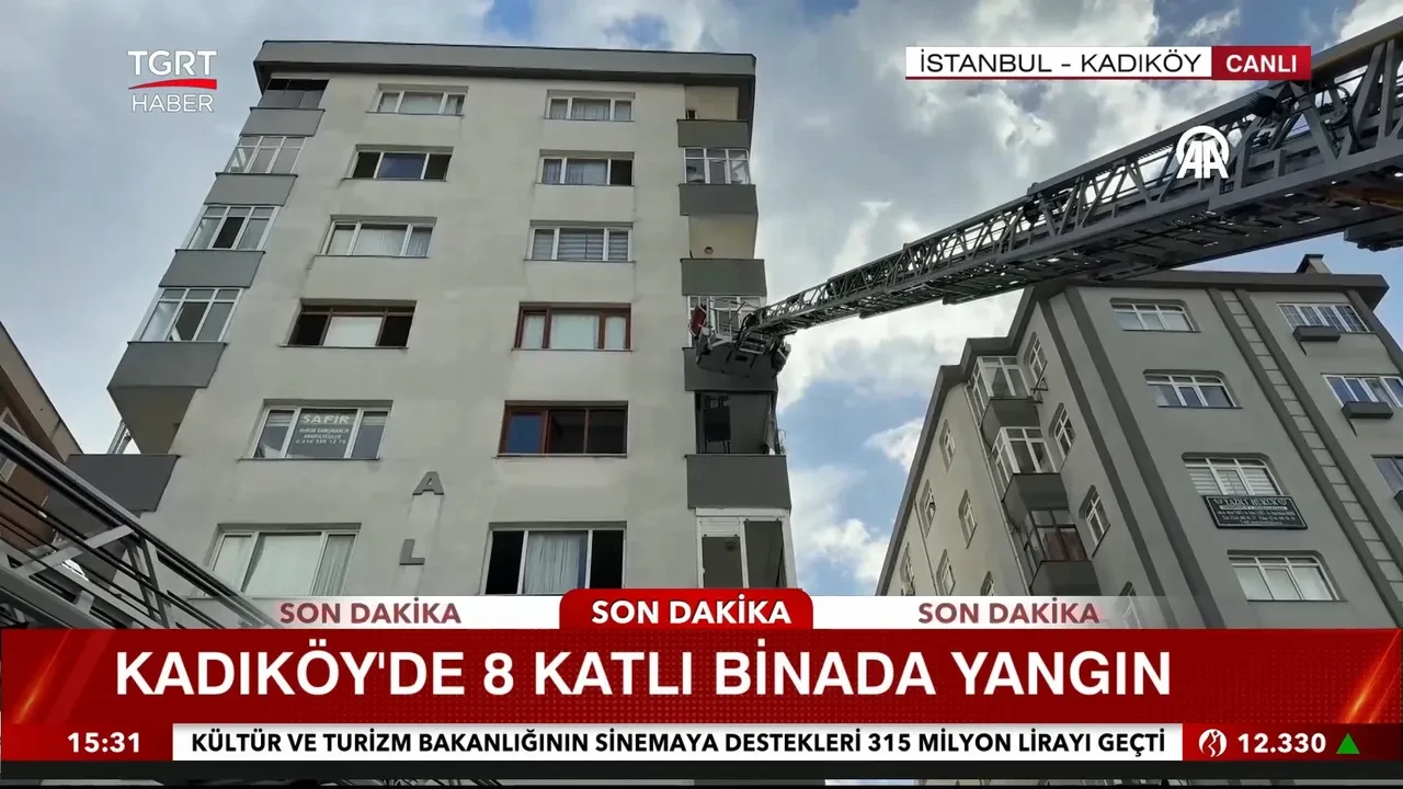 Kadıköy'de 8 katlı binada yangın! Mahsur kalanlar var