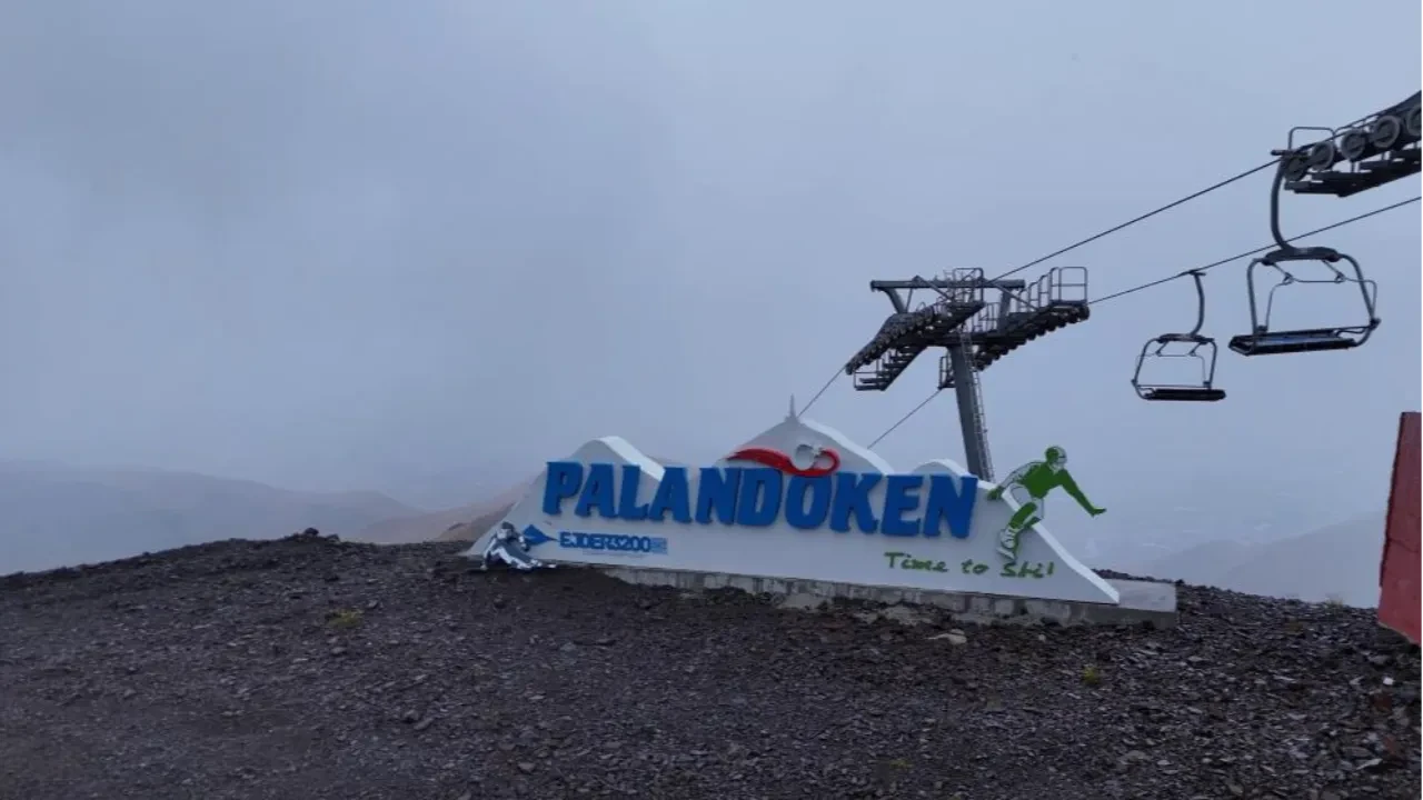 Kış turizminin merkezi Palandöken'de kar yağışı başladı