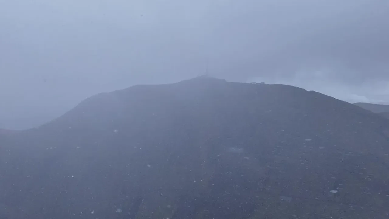 Kış turizminin merkezi Palandöken'de kar yağışı başladı