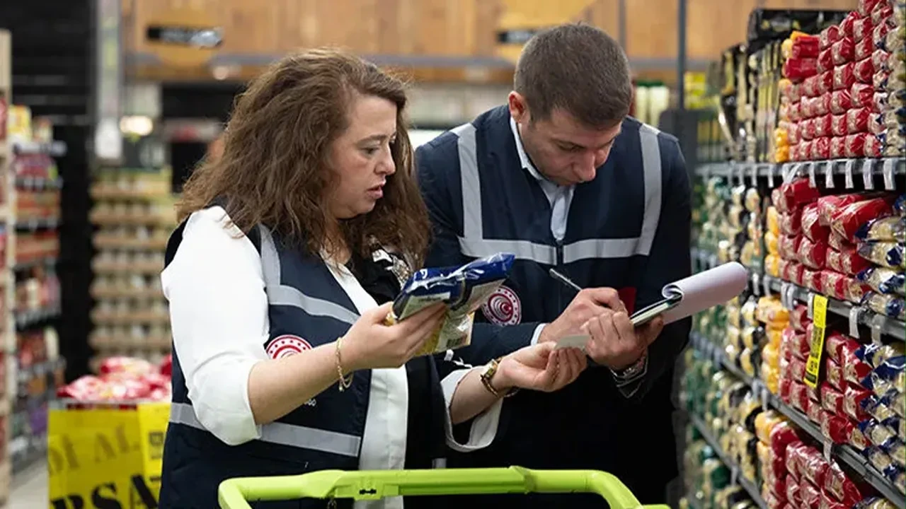 Marketlerdeki etiket oyununa darbe! Haksız fiyat artışı yapan işletmelere ceza yağdı