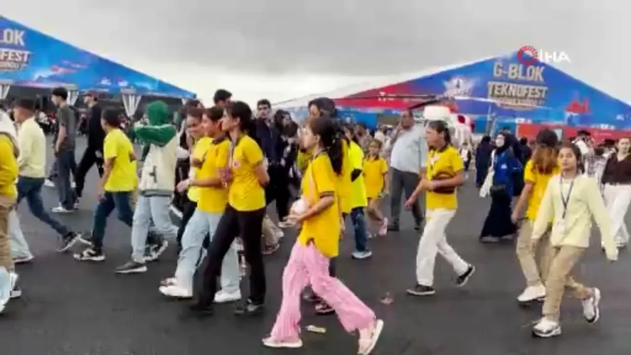 Ne yağmur ne çamur! Vatandaşlar TEKNOFEST Güneydoğu'ya akın ediyor