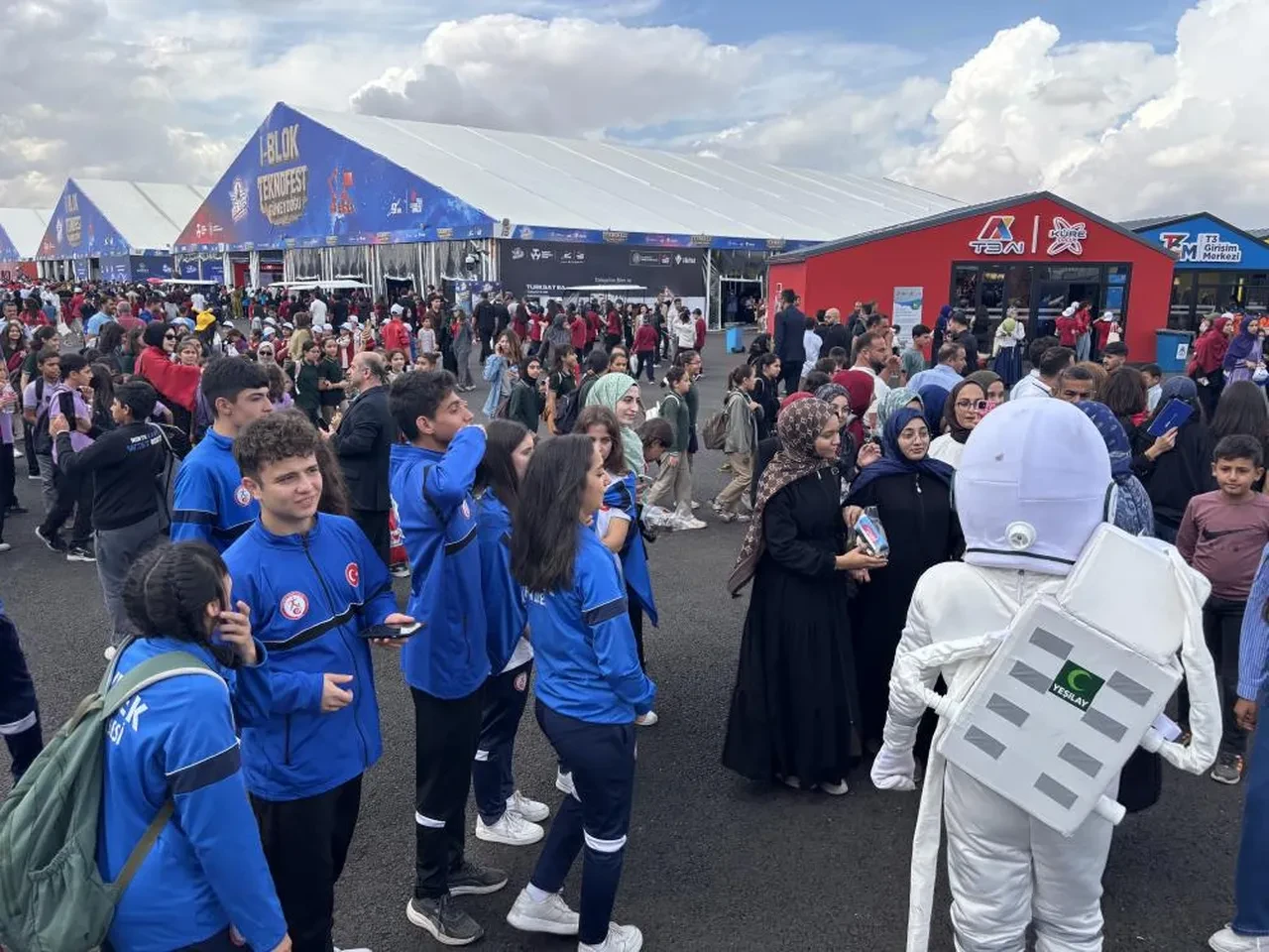 TEKNOFEST Güneydoğu coşkusu 3'üncü gününde! Binlerce vatandaş alanı hıncahınç doldurdu