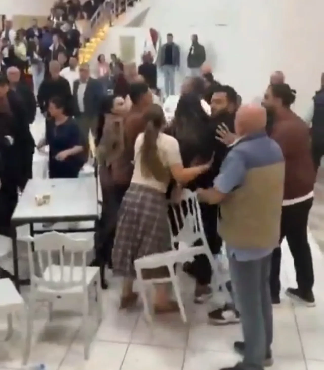 YENİ Partililer birbirine girdi: Kavga büyüdü, polis müdahale etmek zorunda kaldı