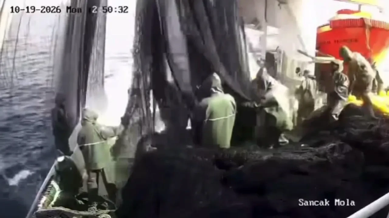 Balıkçı teknesinde bir kişinin ölümü ile sonuçlanan olay anı ortaya çıktı