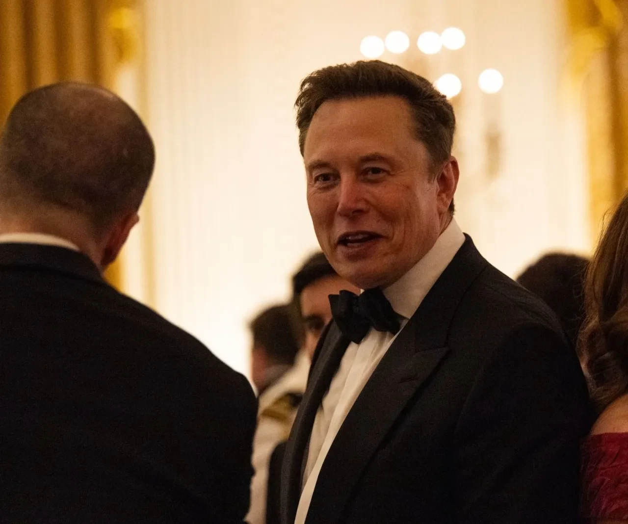 Elon Musk'tan 73 milyon çocuğa müjde: Her birine SpaceX hissesi verecek