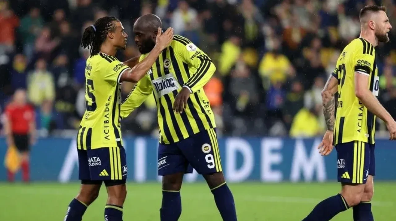 Fenerbahçe maçı hangi kanalda? FB Slavia Prag Şampiyonlar Ligi maçı şifresiz yayınlanacak