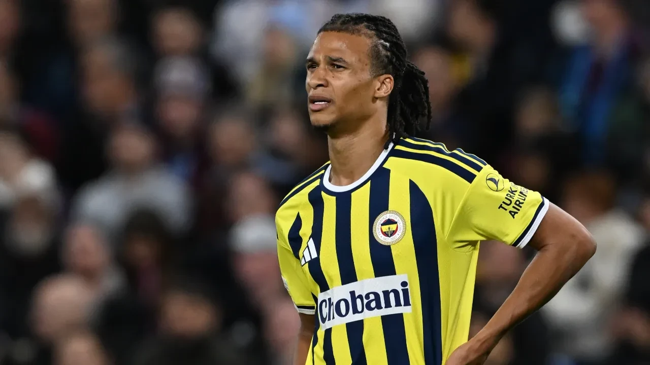 /spor/fenerbahcede-galatasaray-derbisi-oncesi-ake-soku-yildiz-oyuncu-sakatlandi-3366463