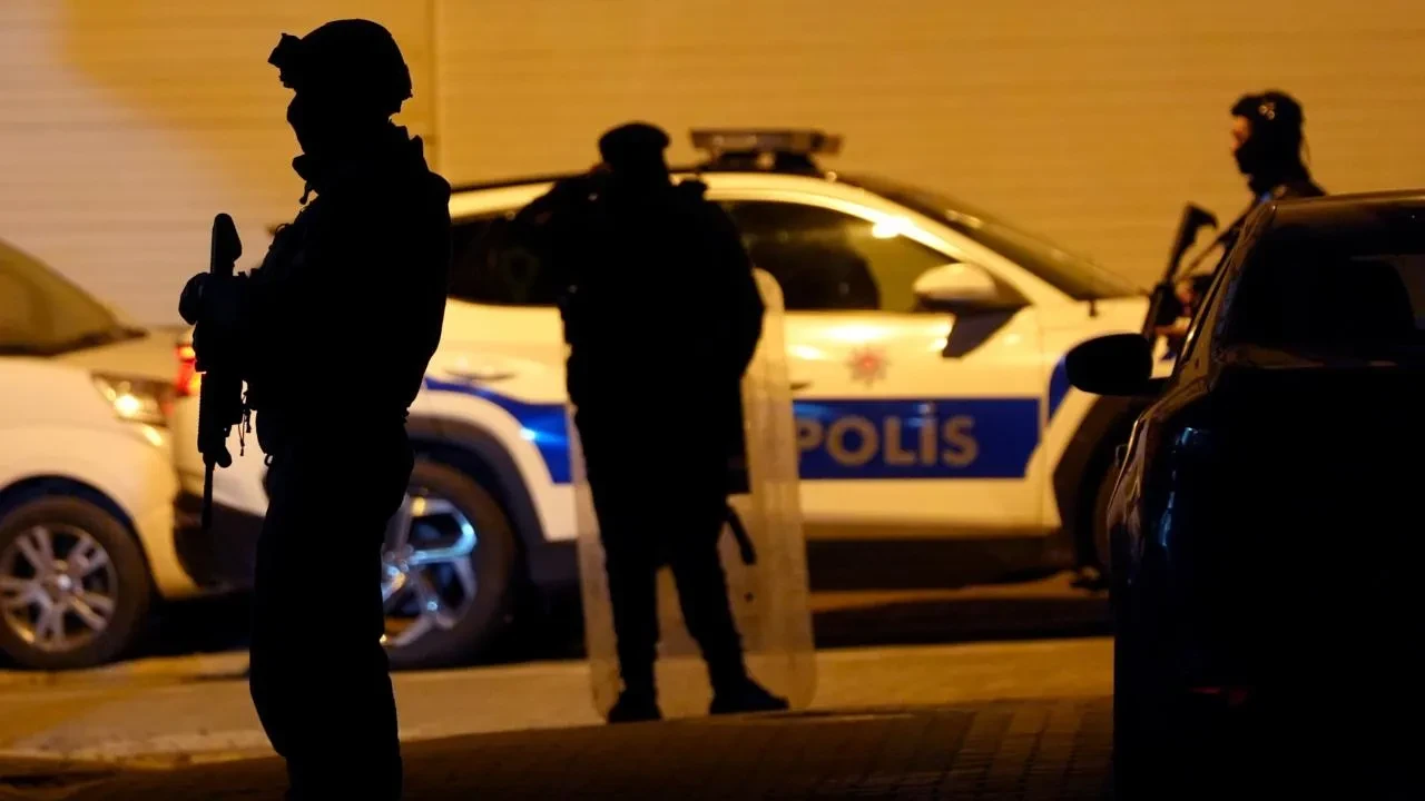 FETÖ'ye eş zamanlı operasyon: 15 şüpheli gözaltında