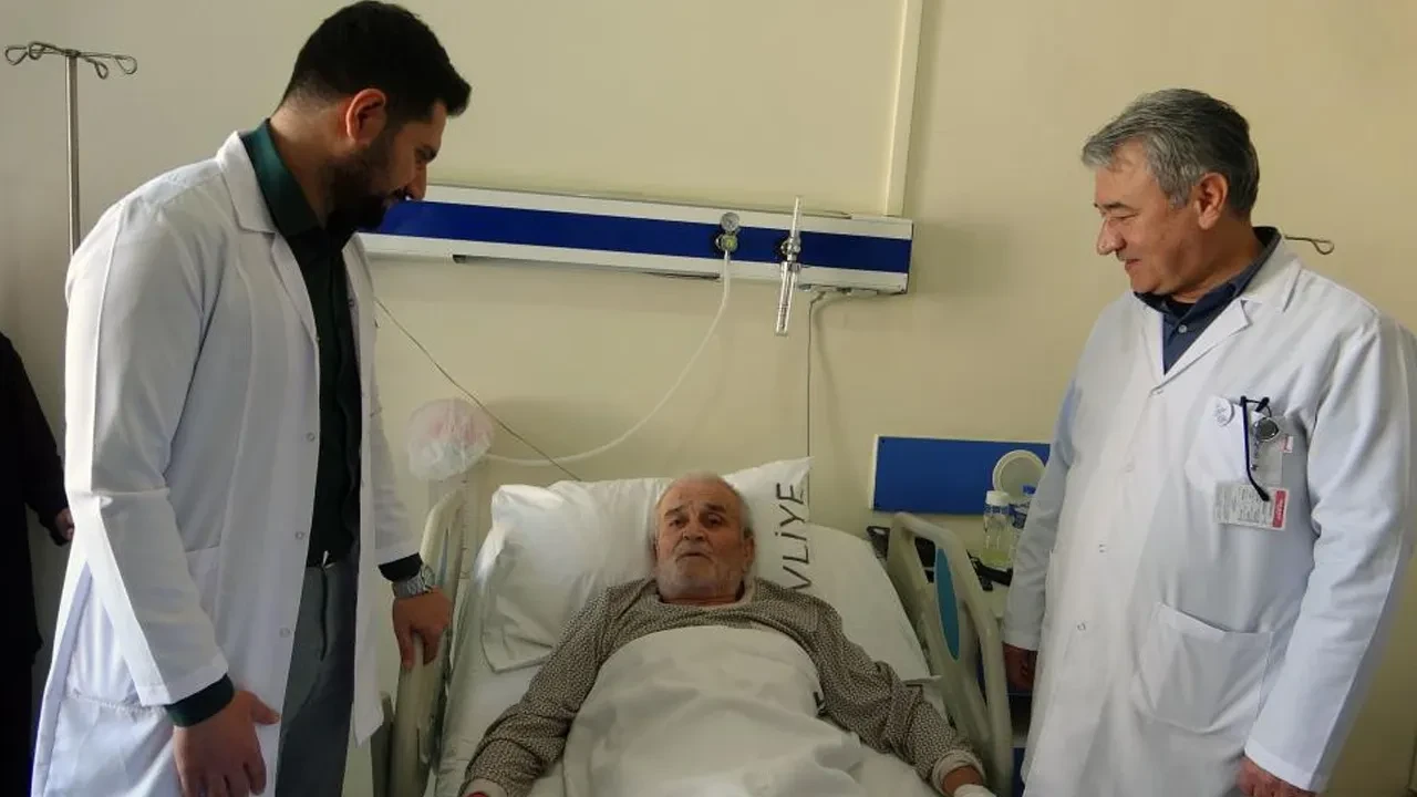 Giresun'da tıp tarihine geçecek ameliyat! Böbrek ağrısı sanılan olay dünyanın 4. vakası çıktı