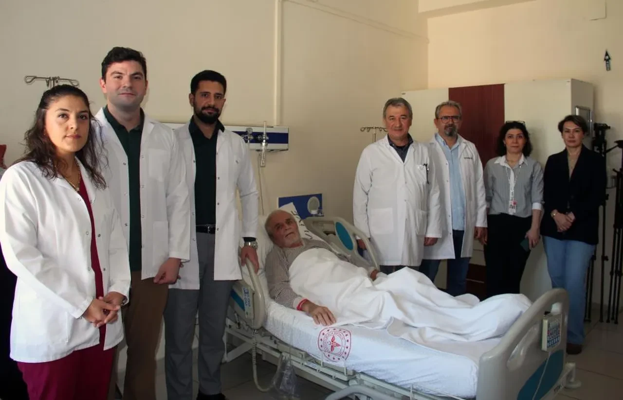 Giresun'da tıp tarihine geçecek ameliyat! Böbrek ağrısı sanılan olay dünyanın 4. vakası çıktı